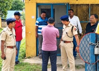 Jamshedpur railway action – खासमहल में रेलवे की बड़ी कार्रवाई, आजसू कार्यालय सील