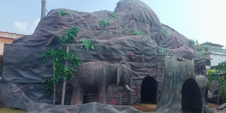 Jamshedpur rural durga puja – चाकुलिया में दुर्गा पूजा के भव्य पंडाल और विद्युत सज्जा लोगों के बीच होगा आकर्षण का केंद्र बिंदु, तैयारियां अंतिम चरण पर Jamshedpur rural durga puja – चाकुलिया में दुर्गा पूजा के भव्य पंडाल और विद्युत सज्जा लोगों के बीच होगा आकर्षण का केंद्र बिंदु, तैयारियां अंतिम चरण पर