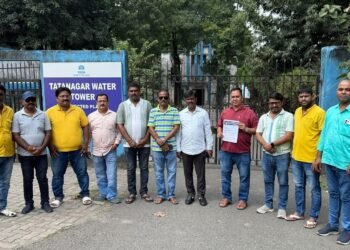 Jamshedpur bjp demand from tata steel uisl : टाटा स्टील यूआइएसएल के कार्यालय पहुंचा भाजपा का प्रतिनिधिमंडल, त्योहार में हर दिन तीन टाइम पानी और तय समय पर पानी देने की उठायी मांग Jamshedpur bjp demand from tata steel uisl : टाटा स्टील यूआइएसएल के कार्यालय पहुंचा भाजपा का प्रतिनिधिमंडल, त्योहार में हर दिन तीन टाइम पानी और तय समय पर पानी देने की उठायी मांग
