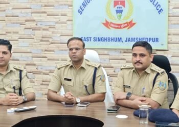 Jamshedpur police action – सीतारामडेरा बस स्टैंड से हथियार के साथ अपराधी गिरफ्तार, देसी पिस्टल और मैगजीन बरामद