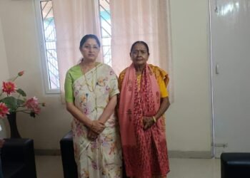 Jharkhand chutni mahato honoured by central minister : केंद्रीय मंत्री अन्नपूर्णा देवी ने पद्मश्री छुटनी महतो को अंगवस्त्र भेंट कर किया सम्मानित, अंधविश्वास से जनता को बचाने के लिए तैयार हुई संयुक्त मुहिम Jharkhand chutni mahato honoured by central minister : केंद्रीय मंत्री अन्नपूर्णा देवी ने पद्मश्री छुटनी महतो को अंगवस्त्र भेंट कर किया सम्मानित, अंधविश्वास से जनता को बचाने के लिए तैयार हुई संयुक्त मुहिम