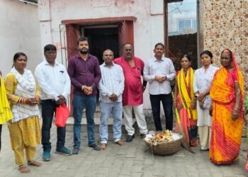 Jamshedpur bjp sonari : सोनारी पंचवटी नगर बस्ती एवं शिव मंदिर परिसर में स्वच्छता अभियान एवं सामूहिक जलपान का आयोजन, कार्यकर्ताओं ने लिया जोश के साथ हिस्सा