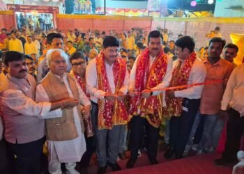 Jamshedpur durga puja  : सिदगोड़ा एल 4 एरिया दुर्गा पूजा कमेटी के पूजा पंडाल का उदघाटन, जमशेदपुर के डीसी, टाटा स्टील के वीपी समेत कई दिग्गजों ने काटा फीता