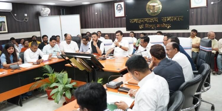 Jamshedpur SIR action of dc : जमशेदपुर में डीसी ने इलेक्ट्रोल लीटरेसी क्लब के लोगों के साथ की बैठक, इआरओ, एइआरओ से लेकर कंप्यूटर ऑपरेटरों तक की लगी क्लास Jamshedpur SIR action of dc : जमशेदपुर में डीसी ने इलेक्ट्रोल लीटरेसी क्लब के लोगों के साथ की बैठक, इआरओ, एइआरओ से लेकर कंप्यूटर ऑपरेटरों तक की लगी क्लास