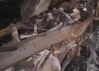 Jamshedpur fire – आजादनगर के खान कॉम्प्लेक्स के शोरूम में लगी आग, बिल्डिंग के पार्किंग में रखी गाड़ियां जलकर राख, देर से पहुंची दमकल की गाड़ी पर फूटा लोगों का गुस्सा Jamshedpur fire – आजादनगर के खान कॉम्प्लेक्स के शोरूम में लगी आग, बिल्डिंग के पार्किंग में रखी गाड़ियां जलकर राख, देर से पहुंची दमकल की गाड़ी पर फूटा लोगों का गुस्सा