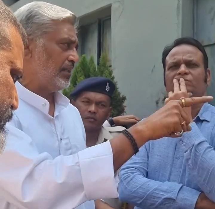 Tata steel action : कदमा में दास नर्सरी पर टाटा स्टील की कार्रवाई, जमीन के व्यावसायिक इस्तेमाल पर उठे सवाल, देखिये – video Tata steel action : कदमा में दास नर्सरी पर टाटा स्टील की कार्रवाई, जमीन के व्यावसायिक इस्तेमाल पर उठे सवाल, देखिये – video