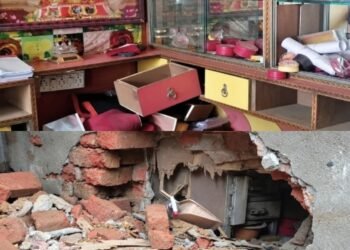 Jamshedpur theft – बागबेड़ा के आभूषण दुकान में सेंधमारी, दीवार तोड़कर चोरों ने 5 लाख से अधिक के आभूषण लेकर हुए फरार Jamshedpur theft – बागबेड़ा के आभूषण दुकान में सेंधमारी, दीवार तोड़कर चोरों ने 5 लाख से अधिक के आभूषण लेकर हुए फरार