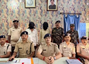 Saraikela chandil robbery case – चांडिल डकैती कांड का खुलासा, दो गिरफ्तार, 24 लाख के लूटे गए आभूषण बरामद Saraikela chandil robbery case – चांडिल डकैती कांड का खुलासा, दो गिरफ्तार, 24 लाख के लूटे गए आभूषण बरामद