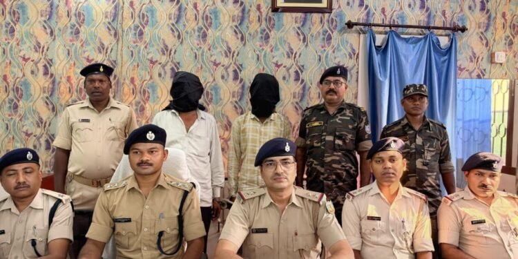 Saraikela chandil robbery case – चांडिल डकैती कांड का खुलासा, दो गिरफ्तार, 24 लाख के लूटे गए आभूषण बरामद Saraikela chandil robbery case – चांडिल डकैती कांड का खुलासा, दो गिरफ्तार, 24 लाख के लूटे गए आभूषण बरामद