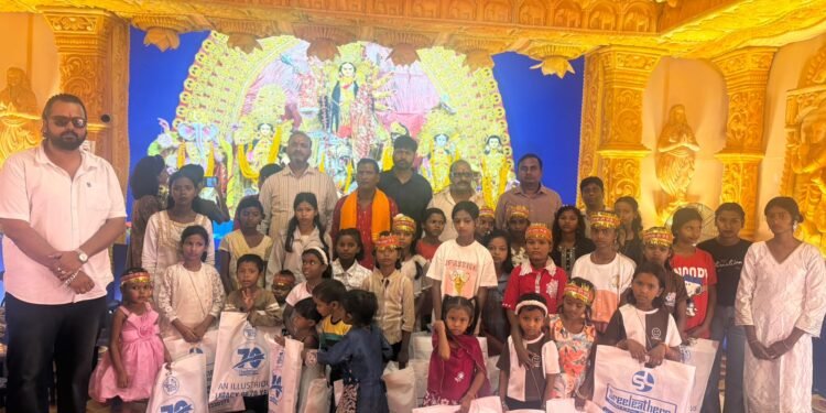 Jamshedpur durga puja : बिष्टुपुर जी टाउन दुर्गा पूजा में खुशियों की पाठशाला के बच्चों ने किया भ्रमण, एचआर अधिकारी यशवंत पाडेय ने ग्रहण किया भोग Jamshedpur durga puja : बिष्टुपुर जी टाउन दुर्गा पूजा में खुशियों की पाठशाला के बच्चों ने किया भ्रमण, एचआर अधिकारी यशवंत पाडेय ने ग्रहण किया भोग