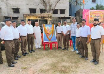 Jamshedpur rss : जमशेदपुर में राष्ट्रीय स्वयंसेवक संघ ने मनाया विजयादशमी उत्सव, किया शस्त्र पूजन, शामिल हुए विधायक सरयू राय
