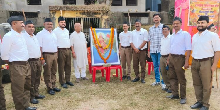 Jamshedpur rss : जमशेदपुर में राष्ट्रीय स्वयंसेवक संघ ने मनाया विजयादशमी उत्सव, किया शस्त्र पूजन, शामिल हुए विधायक सरयू राय Jamshedpur rss : जमशेदपुर में राष्ट्रीय स्वयंसेवक संघ ने मनाया विजयादशमी उत्सव, किया शस्त्र पूजन, शामिल हुए विधायक सरयू राय