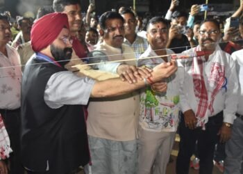 Jamshedpur ravan dahan : बागुनहातू फुटबॉल मैदान में हुआ रावण दहन, मुख्य अतिथि रहे भाजपा नेता काले और विशिष्ट अतिथि रत्नेश तिवारी, बुराई पर अच्छाई की जीत का मना भव्य पर्व