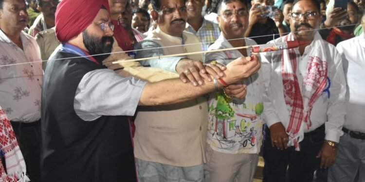 Jamshedpur ravan dahan : बागुनहातू फुटबॉल मैदान में हुआ रावण दहन, मुख्य अतिथि रहे भाजपा नेता काले और विशिष्ट अतिथि रत्नेश तिवारी, बुराई पर अच्छाई की जीत का मना भव्य पर्व Jamshedpur ravan dahan : बागुनहातू फुटबॉल मैदान में हुआ रावण दहन, मुख्य अतिथि रहे भाजपा नेता काले और विशिष्ट अतिथि रत्नेश तिवारी, बुराई पर अच्छाई की जीत का मना भव्य पर्व