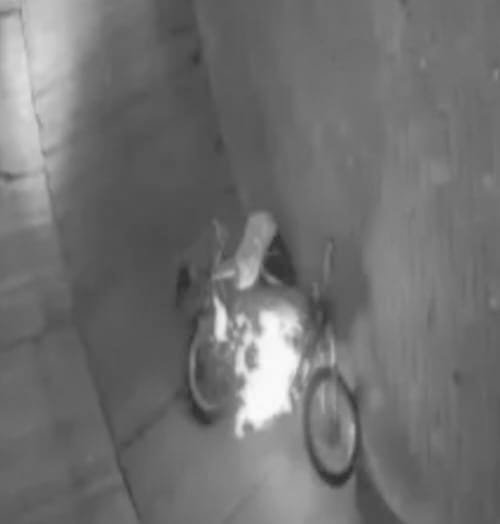 Jamshedpur incident – बर्मामाइंस दुर्गा पूजा मैदान में मौत के कुएं में करतब दिखाने के दौरान बाइक में लगी आग, युवती झुलसी, देखिए – video Jamshedpur incident – बर्मामाइंस दुर्गा पूजा मैदान में मौत के कुएं में करतब दिखाने के दौरान बाइक में लगी आग, युवती झुलसी, देखिए – video