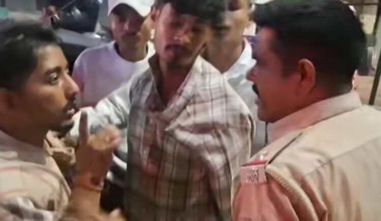 Jamshedpur hungama : साकची में नशे में कार सवार युवकों ने राहगीरों से की गाली-गलौज व मारपीट, कई वाहनों को मारी टक्कर, पुलिस से भी उलझे Jamshedpur hungama : साकची में नशे में कार सवार युवकों ने राहगीरों से की गाली-गलौज व मारपीट, कई वाहनों को मारी टक्कर, पुलिस से भी उलझे
