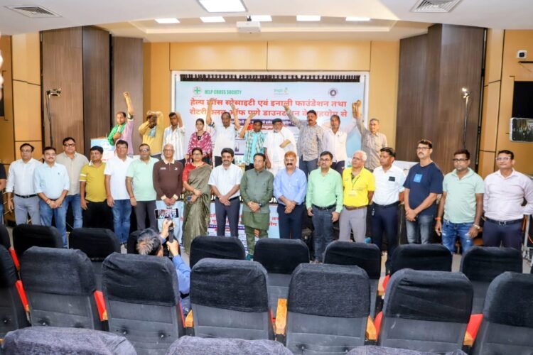 Jamshedpur helping hand : कारगिल युद्ध के वीर माणिक बरदा को मिले दोनों कृत्रिम हाथ, संघर्ष और साहस की कहानी को मिली नई उम्मीद, हेल्प क्रॉस सोसाइटी, इनाली फाउंडेशन एवं रोटरी क्लब पुणे की संयुक्त पहल Jamshedpur helping hand : कारगिल युद्ध के वीर माणिक बरदा को मिले दोनों कृत्रिम हाथ, संघर्ष और साहस की कहानी को मिली नई उम्मीद, हेल्प क्रॉस सोसाइटी, इनाली फाउंडेशन एवं रोटरी क्लब पुणे की संयुक्त पहल