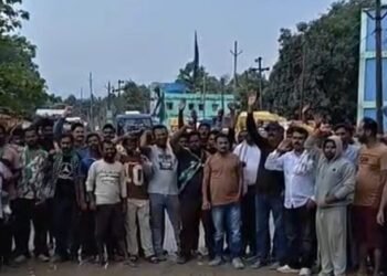 West singhbhum villagers protest – एनएच 320डी का निर्माण दो साल से अधूरा, जराईकेला में ग्रामीणों ने किया सड़क जाम