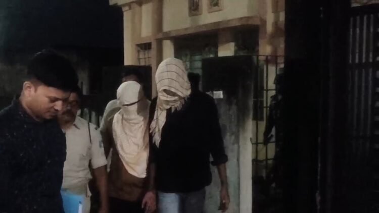 Ramgarh police in Jamshedpur – रामगढ़ पुलिस जमशेदपुर में, साइबर ठगी मामले में कई पकड़ाये, भारी मात्रा में एटीएम कार्ड व मोबाइल बरामद, देखिए – video