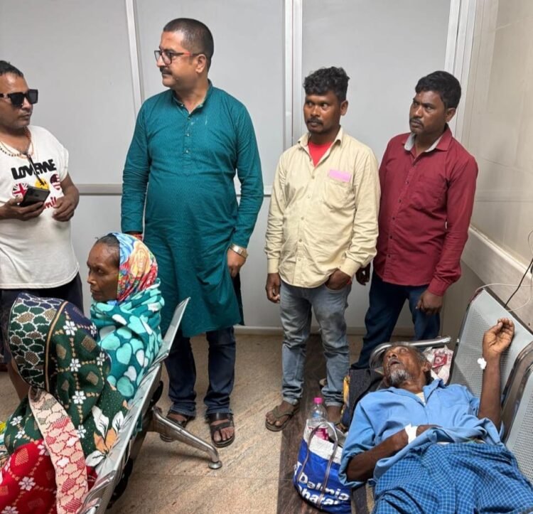 Jamshedpur mgm hospital – एमजीएम अस्पताल की व्यवस्था पर जदयू नेताओं का हंगामा, अधीक्षक से की शिकायत Jamshedpur mgm hospital – एमजीएम अस्पताल की व्यवस्था पर जदयू नेताओं का हंगामा, अधीक्षक से की शिकायत