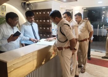 Jamshedpur police alert : जेटेट की परीक्षा को लेकर जमशेदपुर पुलिस अलर्ट, होटल और लॉज में सघन जांच अभियान Jamshedpur police alert : जेटेट की परीक्षा को लेकर जमशेदपुर पुलिस अलर्ट, होटल और लॉज में सघन जांच अभियान