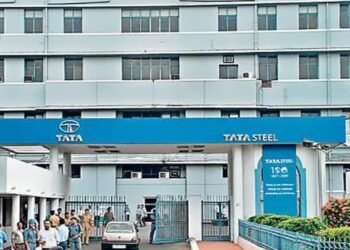 Tata steel attack case : टाटा स्टील के सीआरएम में युवक के हमले में घायल युवती की हालत स्थिर, कंपनी ने जारी किया यह बयान Tata steel attack case : टाटा स्टील के सीआरएम में युवक के हमले में घायल युवती की हालत स्थिर, कंपनी ने जारी किया यह बयान
