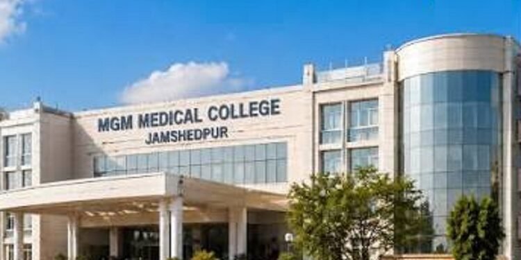 Jamshedpur mgm medical college ragging : जमशेदपुर एमजीएम मेडिकल कॉलेज में रैगिंग की शिकायत के बाद जांच शुरू, पीड़ित छात्रों के एनएमसी को शिकायती ईमेल से मामले ने तूल पकड़ा, जिला एवं कॉलेज प्रशासन के स्तर से अलग-अलग की जा रही है जांच Jamshedpur mgm medical college ragging : जमशेदपुर एमजीएम मेडिकल कॉलेज में रैगिंग की शिकायत के बाद जांच शुरू, पीड़ित छात्रों के एनएमसी को शिकायती ईमेल से मामले ने तूल पकड़ा, जिला एवं कॉलेज प्रशासन के स्तर से अलग-अलग की जा रही है जांच