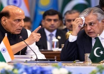 India to target the entire terror network : सिर्फ आतंकियों को नहीं, उनके पूरे नेटवर्क को बनाएंगे निशाना, पाक विदेश मंत्री के सामने रक्षामंत्री राजनाथ सिंह की दो टूक, एससीओ की बैठक में रक्षामंत्री के बयान से पाक में खलबली India to target the entire terror network : सिर्फ आतंकियों को नहीं, उनके पूरे नेटवर्क को बनाएंगे निशाना, पाक विदेश मंत्री के सामने रक्षामंत्री राजनाथ सिंह की दो टूक, एससीओ की बैठक में रक्षामंत्री के बयान से पाक में खलबली