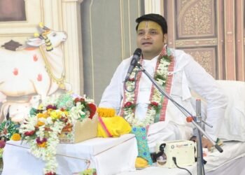 Jamshedpur shrimad bhagwat katha : जुगसलाई श्री राजस्थान शिव मंदिर में भगवान कृष्ण की बाल लीलाओँ पर रीझे श्रद्धालु, श्रीमद्भागवत कथा के पांचवें दिन प्रस्तुत हुईं कई झांकियां, आचार्य विनयकांत त्रिवेदी ने बताया गिरिराज-पूजन का अर्थ