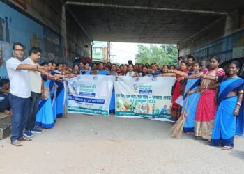 Jamshedpur rural cleanliness campaign : जल सहियों ने गालूडीह सुभाष चौक व अंडरपास में चलाया स्वच्छता अभियान, आम लोगों को स्वच्छता के प्रति जागरूक भी किया Jamshedpur rural cleanliness campaign : जल सहियों ने गालूडीह सुभाष चौक व अंडरपास में चलाया स्वच्छता अभियान, आम लोगों को स्वच्छता के प्रति जागरूक भी किया