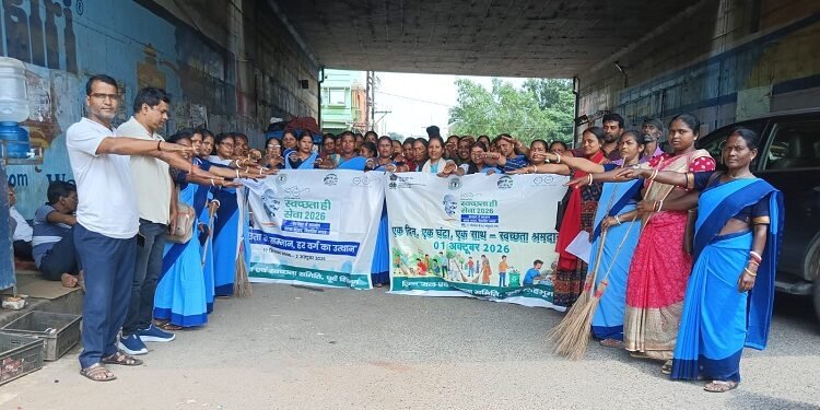 Jamshedpur rural cleanliness campaign : जल सहियों ने गालूडीह सुभाष चौक व अंडरपास में चलाया स्वच्छता अभियान, आम लोगों को स्वच्छता के प्रति जागरूक भी किया Jamshedpur rural cleanliness campaign : जल सहियों ने गालूडीह सुभाष चौक व अंडरपास में चलाया स्वच्छता अभियान, आम लोगों को स्वच्छता के प्रति जागरूक भी किया