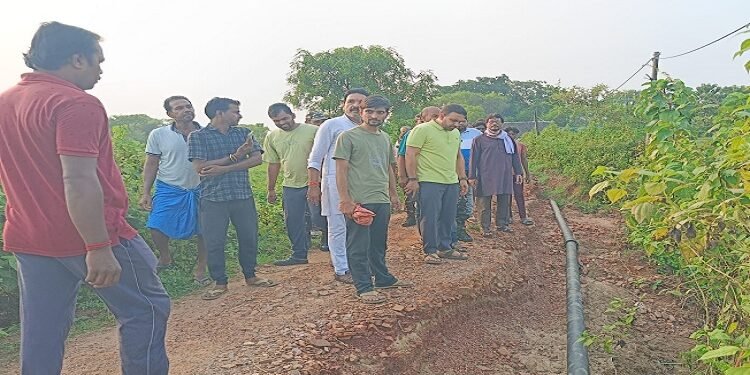 Jamshedpur rural rural road refilling : बहरागोड़ा के नयाग्राम चौक से नयाग्राम तक जर्जर सड़क की शीघ्र होगी रीफिलिंग, पूर्व विधायक कुणाल षाड़ंगी के आग्रह पर डीसी ने दिया आश्वासन Jamshedpur rural rural road refilling : बहरागोड़ा के नयाग्राम चौक से नयाग्राम तक जर्जर सड़क की शीघ्र होगी रीफिलिंग, पूर्व विधायक कुणाल षाड़ंगी के आग्रह पर डीसी ने दिया आश्वासन