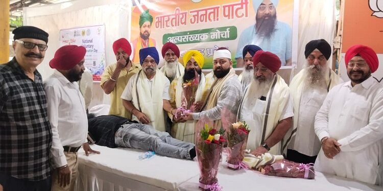 jamshedpur bjp minority : भाजपा अल्पसंख्यक मोर्चा के रक्तदान शिविर में बड़ी संख्या में रक्त संग्रह, सेवा मेरा योगदान का दिया संदेश jamshedpur bjp minority : भाजपा अल्पसंख्यक मोर्चा के रक्तदान शिविर में बड़ी संख्या में रक्त संग्रह, सेवा मेरा योगदान का दिया संदेश