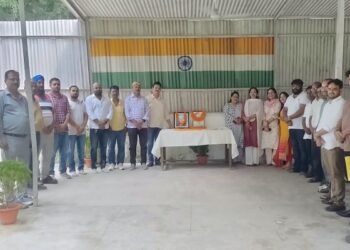 Jamshedpur intuc : जमशेदपुर इंटक ने मनाई महात्मा गांधी व लालबहादुर शास्त्री की जयंती, महानगर अध्यक्ष की अध्यक्षता में तस्वीर पर माला पहनाकर किया याद Jamshedpur intuc : जमशेदपुर इंटक ने मनाई महात्मा गांधी व लालबहादुर शास्त्री की जयंती, महानगर अध्यक्ष की अध्यक्षता में तस्वीर पर माला पहनाकर किया याद