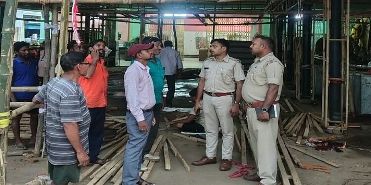 Jamshedpur rural chakulia oc inspects puja pandals : चाकुलिया थाना प्रभारी ने पूजा पंडालों का किया निरीक्षण, पूजा समितियों को दिये आवश्यक निर्देश