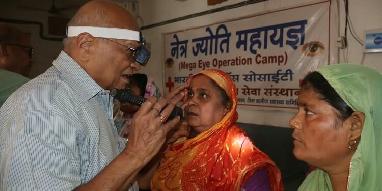 Jamshedpur red cross eye camp : पूर्वी सिंहभूम रेड क्रॉस के 829वें नेत्र शिविर में 78 मरीजों की जांच, 37 पाए गए मोतियाबिंद से ग्रस्त, ऑपरेशन रविवार को