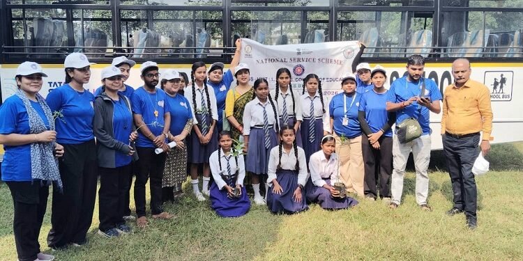 Jamshedpur dbms college of education : कदमा डीबीएमएस कॉलेज ऑफ एजुकेशन के एनएसएस स्वयंसेवकों ने चलाया स्वच्छता व जागरूकता अभियान, धानचटानी में विविध सामाजिक व सामुदायिक गतिविधियों से ग्रामीणों को किया जागरूक Jamshedpur dbms college of education : कदमा डीबीएमएस कॉलेज ऑफ एजुकेशन के एनएसएस स्वयंसेवकों ने चलाया स्वच्छता व जागरूकता अभियान, धानचटानी में विविध सामाजिक व सामुदायिक गतिविधियों से ग्रामीणों को किया जागरूक