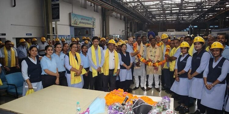 Jamshedpur tata motors : टाटा मोटर्स के एचवीटीएल में हुआ अध्यक्ष व महामंत्री का स्वागत, कंपनी के पदाधिकारियों का भी हुआ स्वागत