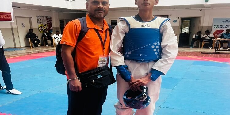 Jamshedpur little flower student wins silver medal : टेल्को लिटिल फ्लावर स्कूल के छात्र अर्णव ने राष्ट्रीय ताइक्वांडो में जीता रजत पदक, हैदराबाद में आयोजित प्रतियोगिता में 450 खिलाड़ियों ने लिया हिस्सा, टेल्को चित्रगुप्त समिति ने दी बधाई Jamshedpur little flower student wins silver medal : टेल्को लिटिल फ्लावर स्कूल के छात्र अर्णव ने राष्ट्रीय ताइक्वांडो में जीता रजत पदक, हैदराबाद में आयोजित प्रतियोगिता में 450 खिलाड़ियों ने लिया हिस्सा, टेल्को चित्रगुप्त समिति ने दी बधाई