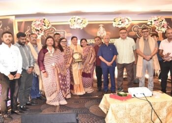 Jamshedpur agrasen jayanti : अग्रसेन जयंती समारोह के प्रथम दिन साकची में अंताक्षरी प्रतियोगिता आयोजित, प्रतियोगियों ने अपने सुरों से बांधा समां, अंताक्षरी में टीम अग्रदीप रही अव्वल Jamshedpur agrasen jayanti : अग्रसेन जयंती समारोह के प्रथम दिन साकची में अंताक्षरी प्रतियोगिता आयोजित, प्रतियोगियों ने अपने सुरों से बांधा समां, अंताक्षरी में टीम अग्रदीप रही अव्वल