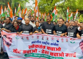 West singhbhum congress march : लोकतंत्र और मताधिकार की रक्षा के लिए चाईबासा में गूंजा ‘वोट बचाओ–देश बचाओ’ का नारा, जिला कांग्रेस के मार्च में उमड़े पार्टी कार्यकर्ता, संविधान के अनुच्छेद 326 का किया गया सार्वजनिक वाचन