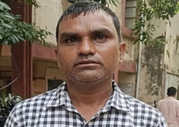Jamshedpur complaint against traffic police man : साकची में ट्रैफिक पुलिस कर्मी पर नो इंट्री के नाम पर अवैध वसूली का आरोप, नो एंट्री के नाम पर सब्जीवाले के एकाउंट में पैसे डलवाये, पीड़ित की एसएसपी से दोषी के खिलाफ कार्रवाई की मांग Jamshedpur complaint against traffic police man : साकची में ट्रैफिक पुलिस कर्मी पर नो इंट्री के नाम पर अवैध वसूली का आरोप, नो एंट्री के नाम पर सब्जीवाले के एकाउंट में पैसे डलवाये, पीड़ित की एसएसपी से दोषी के खिलाफ कार्रवाई की मांग