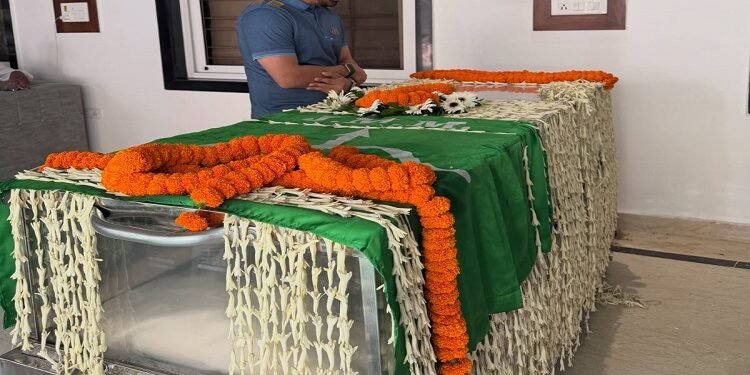 Jamshedpur kunal sarangi homage : पूर्व विधायक कुणाल षाड़ंगी ने स्व रूपी सोरेन को दी श्रद्धांजलि Jamshedpur kunal sarangi homage : पूर्व विधायक कुणाल षाड़ंगी ने स्व रूपी सोरेन को दी श्रद्धांजलि