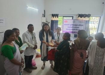 West singhbhum pmsma inspection : चक्रधरपुर एसडीओ ने अनुमंडल अस्पताल में पीएम सुरक्षित मातृत्व अभियान का किया निरीक्षण, गर्भवती महिलाओं को मिल रही सुविधाओं का लिया जायजा, हाई रिस्क मामलों की समय पर पहचान के दिये निर्देश West singhbhum pmsma inspection : चक्रधरपुर एसडीओ ने अनुमंडल अस्पताल में पीएम सुरक्षित मातृत्व अभियान का किया निरीक्षण, गर्भवती महिलाओं को मिल रही सुविधाओं का लिया जायजा, हाई रिस्क मामलों की समय पर पहचान के दिये निर्देश