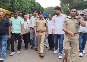 Jamshedpur dc-ssp visit puja pandals : आगामी दुर्गापूजा को लेकर डीसी एसएसपी ने विभिन्न पूजा पंडालों का किया निरीक्षण, पूजा समितियों की तैयारियां देखी व दिये जरूरी दिशा निर्देश Jamshedpur dc-ssp visit puja pandals : आगामी दुर्गापूजा को लेकर डीसी एसएसपी ने विभिन्न पूजा पंडालों का किया निरीक्षण, पूजा समितियों की तैयारियां देखी व दिये जरूरी दिशा निर्देश