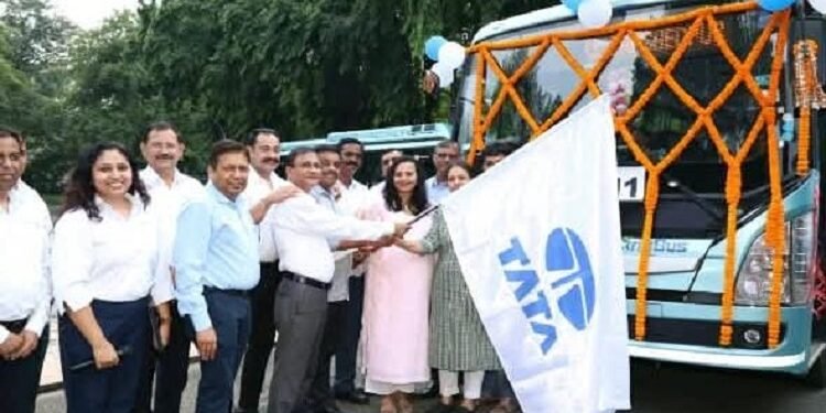 Jamshedpur bus service for tata motors hospital staff : टाटा मोटर्स अस्पताल कर्मियों के लिए बस सेवा शुरू, प्रबंधन व यूनियन अधिकारियों ने किया उद्घाटन