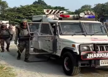 Jamshedpur police mok drill for crime control : जमशेदपुर पुलिस ने दुर्गापूजा के मद्देनजर तैयारियां की तेज, पुलिस लाइन में मॉक ड्रिल कर किया गया क्राइम कंट्रोल का अभ्यास