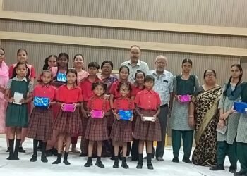 Jamshedpur jugsalai agrasen jayanti : जुगसलाई राजस्थान युवक मंडल में श्री अग्रसेन जयंती समारोह का हुआ आयोजन, विभिन्न प्रतियोगिताओं के विजेता विद्यार्थी किये गए सम्मानित