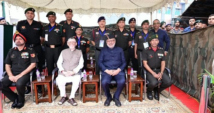 jharkhand visit of vice president of india : देवघर में उपराष्ट्रपति सीपी राधाकृष्णन ने किया सैन्य संपर्क मेले का दौरा, साथ रहे राज्यपाल jharkhand visit of vice president of india : देवघर में उपराष्ट्रपति सीपी राधाकृष्णन ने किया सैन्य संपर्क मेले का दौरा, साथ रहे राज्यपाल