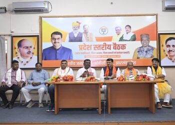 jharkhand bjp welcomes obc morcha national president : भाजपा ओबीसी मोर्चा के राष्ट्रीय अध्यक्ष अमरपाल मौर्य पहुंचे रांची, कहा – देशहित के बजाय परिवार की चिंता में लगी है कांग्रेस, भाजपा ने ही दी है ओबीसी आयोग को सैद्धान्तिक मान्यता jharkhand bjp welcomes obc morcha national president : भाजपा ओबीसी मोर्चा के राष्ट्रीय अध्यक्ष अमरपाल मौर्य पहुंचे रांची, कहा – देशहित के बजाय परिवार की चिंता में लगी है कांग्रेस, भाजपा ने ही दी है ओबीसी आयोग को सैद्धान्तिक मान्यता
